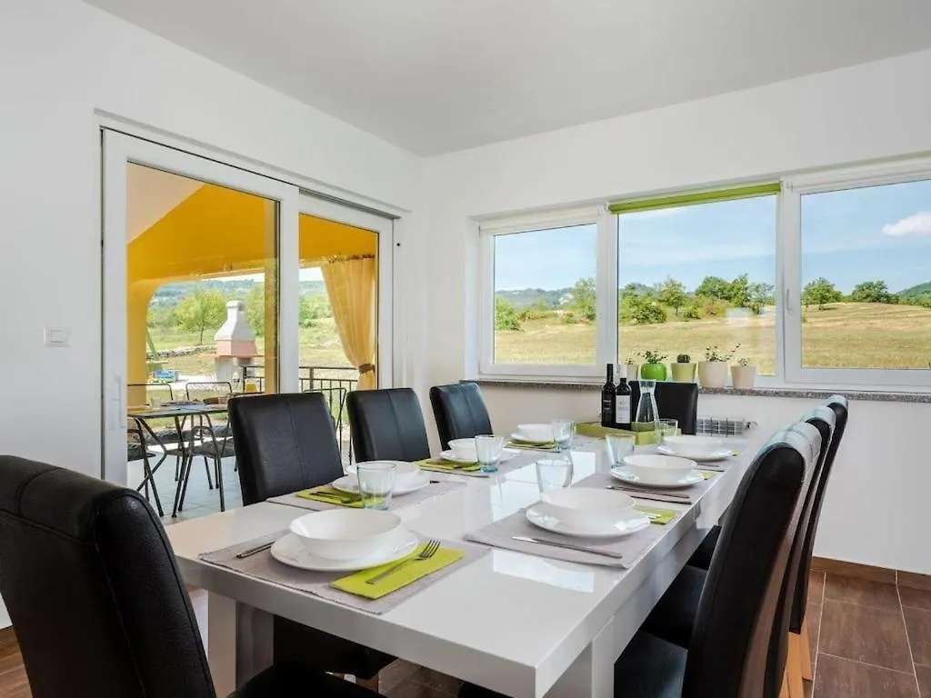 Cosy Apartment In Potpican Villa