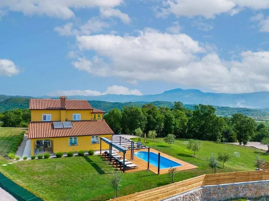 Cosy Apartment In Potpican Villa