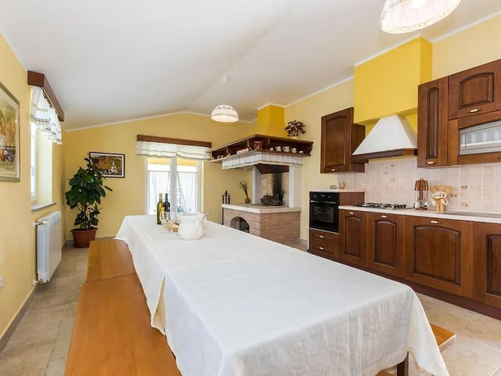 Cosy Apartment In Potpican Villa