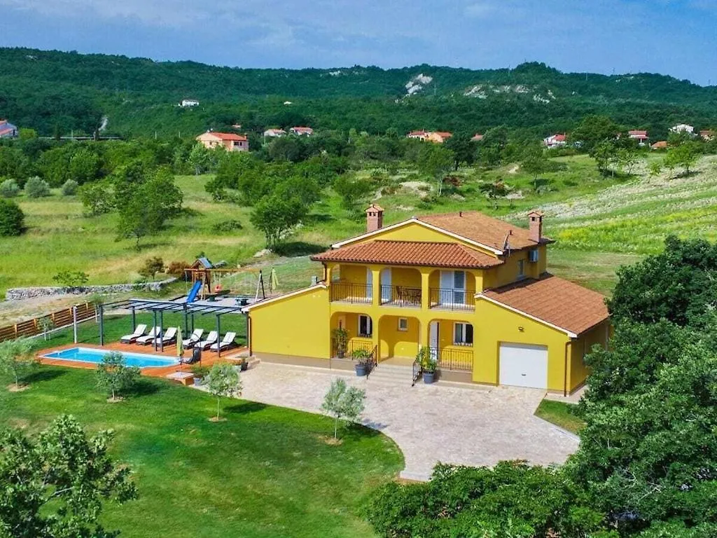 Cosy Apartment In Potpican Villa