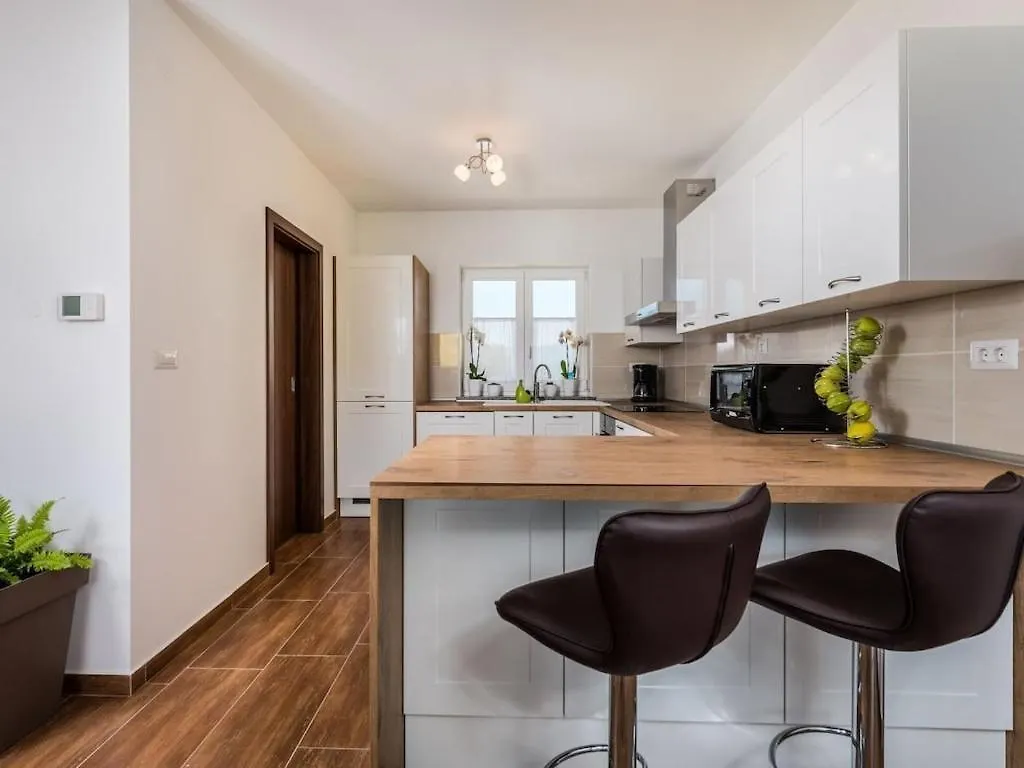 Cosy Apartment In Potpican Croatia
